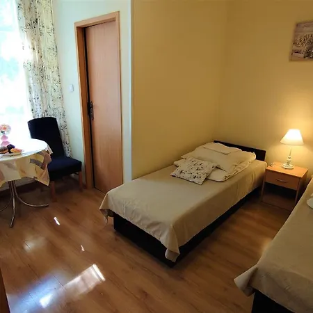 Gosciniec Jas -sniadania I Obiadokolacje Szwedzki Stol W Cenie Bezplatny Parking Rezort *