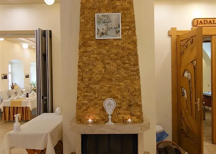 Gosciniec Jas -sniadania I Obiadokolacje Szwedzki Stol W Cenie Bezplatny Parking * Sklářská Poruba