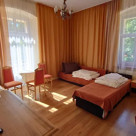 Gosciniec Jas -sniadania I Obiadokolacje Szwedzki Stol W Cenie Bezplatny Parking 斯克拉斯卡波伦巴