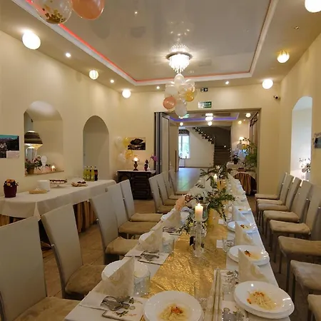 Gosciniec Jas -sniadania I Obiadokolacje Szwedzki Stol W Cenie Bezplatny Parking 度假村